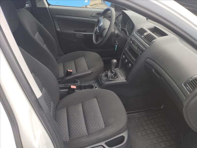 Škoda Octavia 1,6 TDi 77KW - fotka 8 z 14
