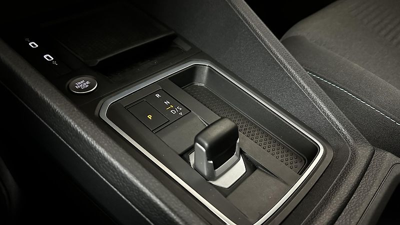 Ford Tourneo Connect ZÁRUKA / 7 MÍST / TOP STAV - fotka 32 z 40