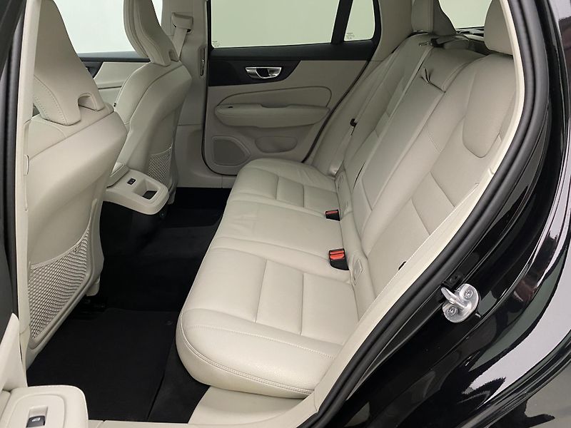 Volvo V60 B4 DARK PLUS AUT CZ - fotka 5 z 51