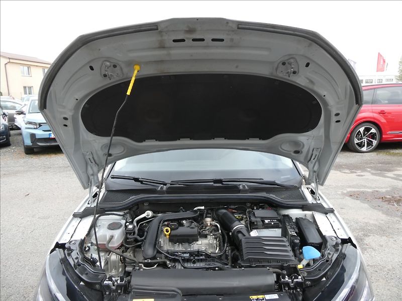 Škoda Scala 1,0 TSi 70kW ČR, DPH, klima - fotka 35 z 38