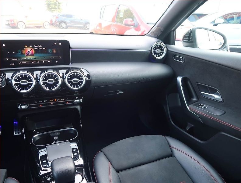 Mercedes-Benz Třídy A (2019) AMG line A 35 AMG 4MATIC - fotka 8 z 16