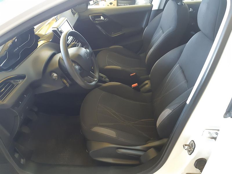 Peugeot 208 1.2 i KLIMA koup. ČR - fotka 8 z 27