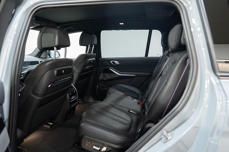BMW X7 xDrive40i M Sport 280 kW - fotka 9 z 47