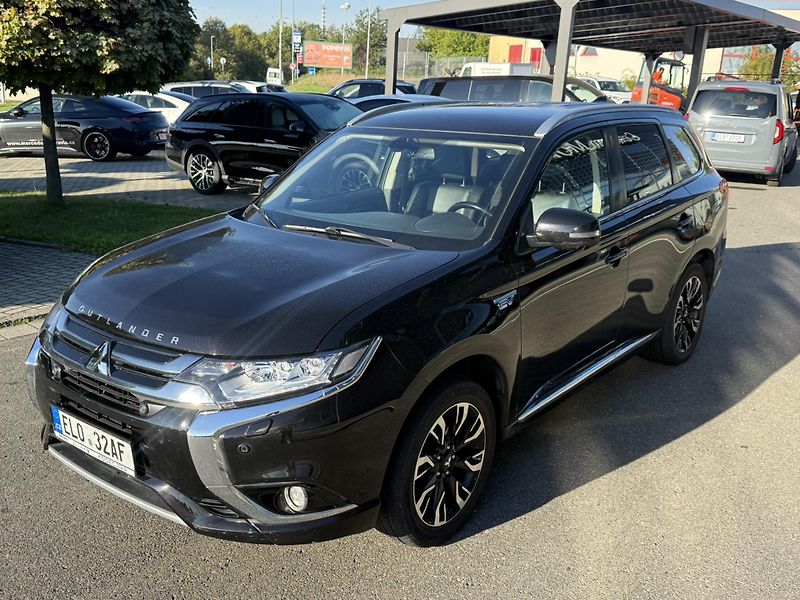 Mitsubishi Outlander (2017) - fotka 35 z 37