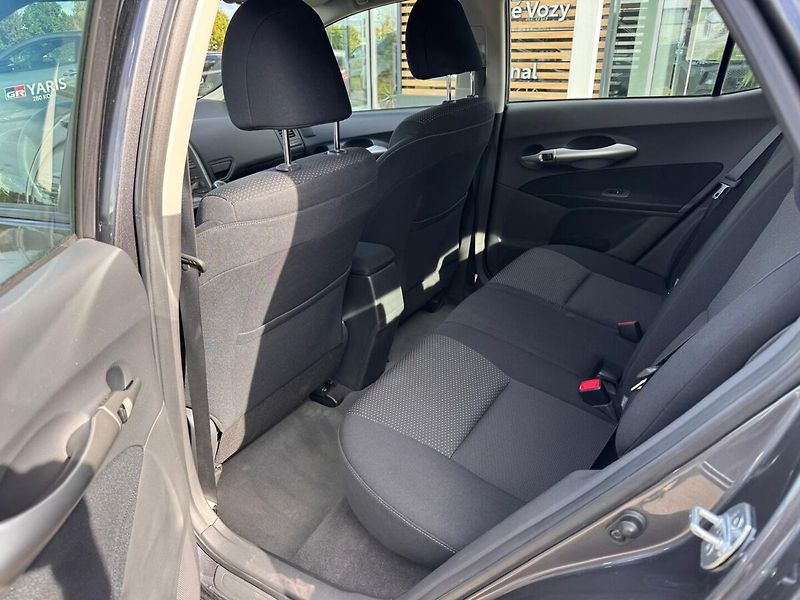 Toyota Auris 1.6 - fotka 13 z 13