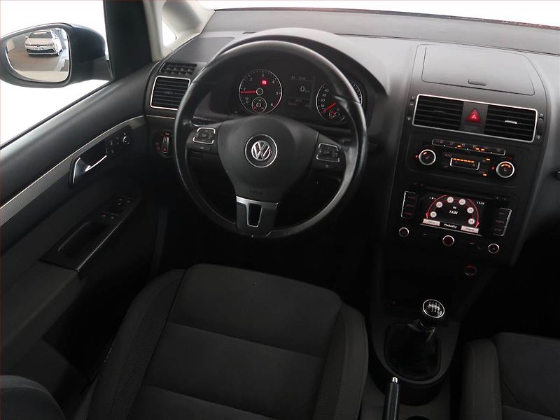 Volkswagen Touran (2011) 2.0 TDI, 7 míst, Navi - fotka 7 z 21