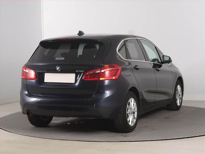 BMW Řada 2 (2016) 218i Active Tourer, Automat - fotka 5 z 18
