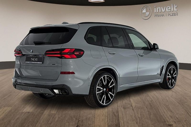 BMW X5 xDrive40d - fotka 3 z 28