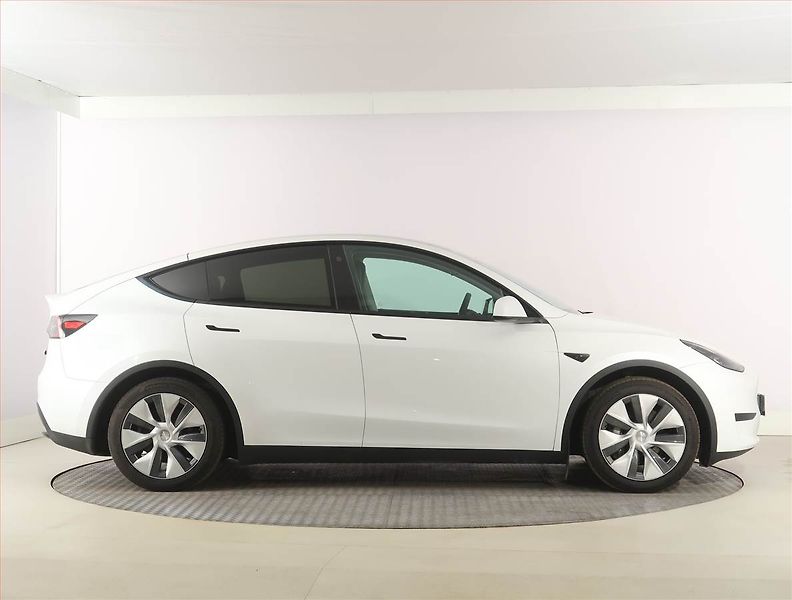 Tesla Model Y (2023) RWD LFP 60kWh, SoH 97% - fotka 6 z 33