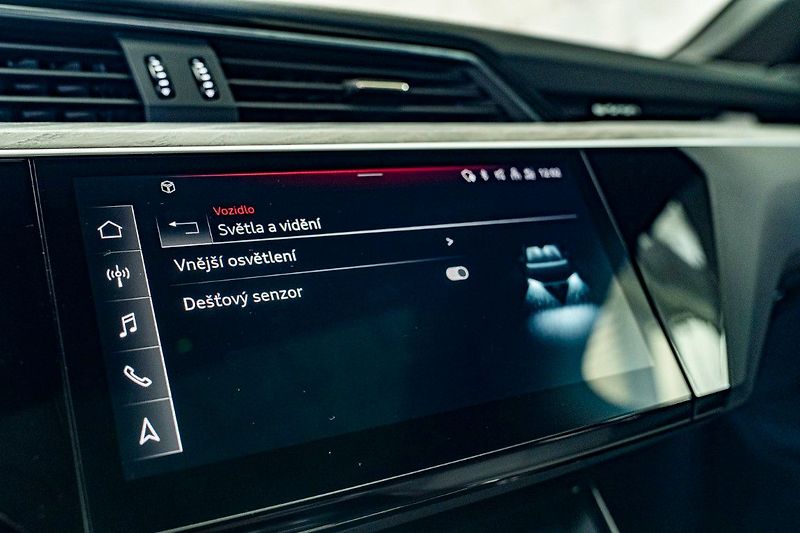 Audi e-tron 55 300kW Pano ACC 360 Tažné - fotka 31 z 42