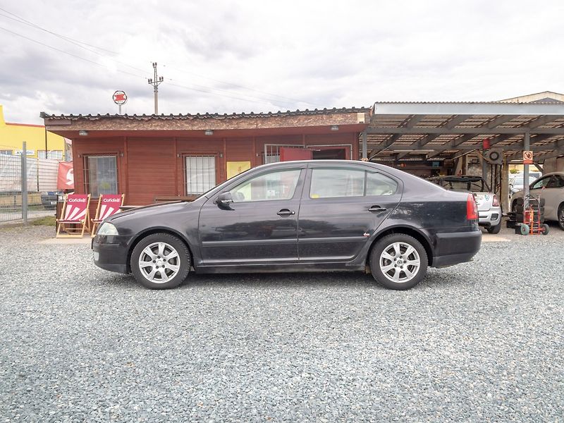Škoda Octavia (2005) 1.9TDI 77KW – PO ROZVODECH - fotka 8 z 32