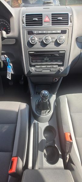 Volkswagen Touran (2013) 1,2TSi 77kW benzín „Life“ - fotka 17 z 35