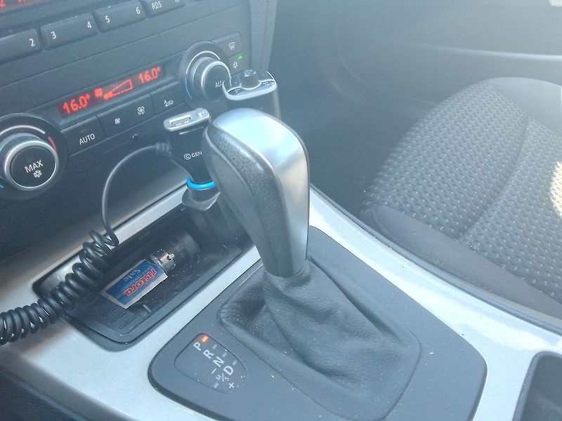 BMW Řada 3 2.0 318d Touring - fotka 11 z 15
