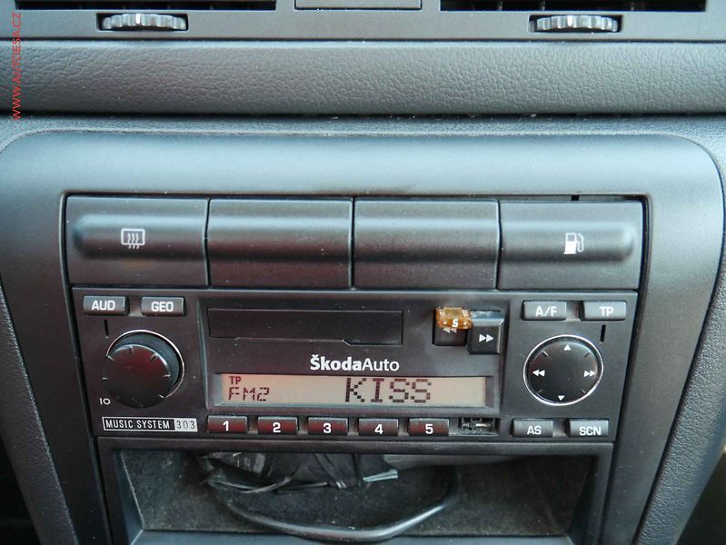Škoda Octavia (2003) 1.6MPi, ČR, AC - fotka 14 z 16