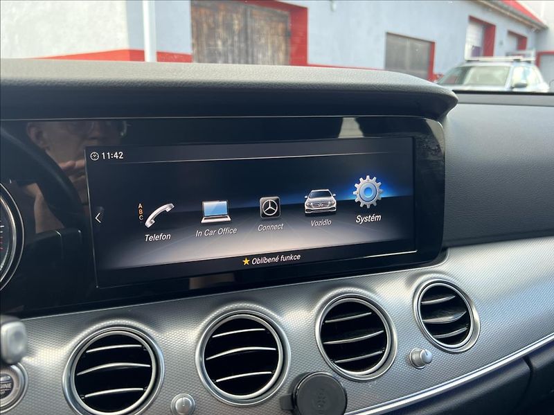 Mercedes-Benz Třídy E 2,0 E 220 d / 9G-TRONIC - fotka 34 z 48