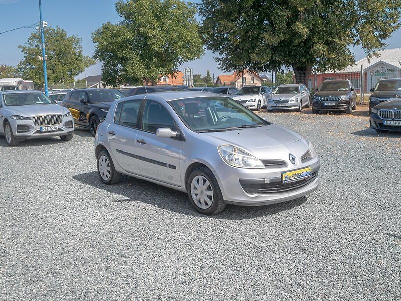 Renault Clio (2006) 1.2i 55KW - fotka 3 z 35