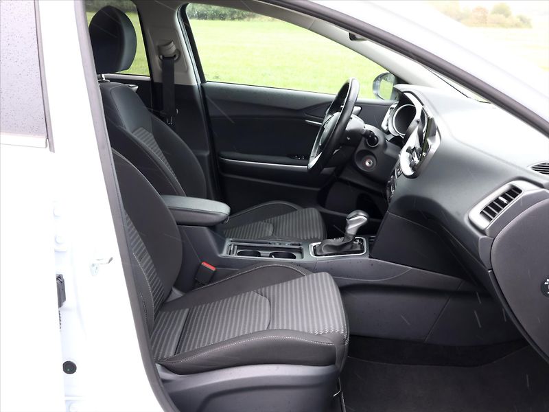 Kia Ceed 1,5 T-GDI 117kW DCT TOP DPH CZ - fotka 10 z 29