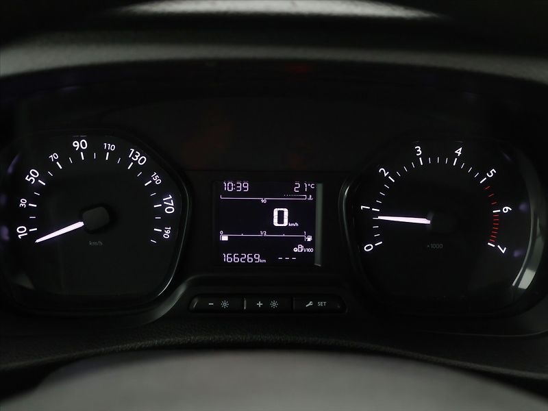 Peugeot Traveller 2.0 BlueHDI 110kW 5-Míst L2 - fotka 17 z 31