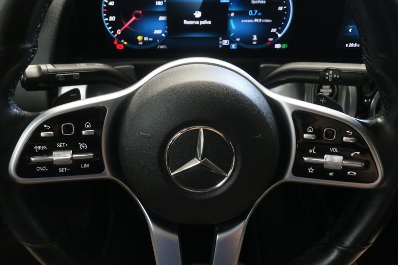 Mercedes-Benz GLB (2022) 220 D 4MATIC - fotka 16 z 48