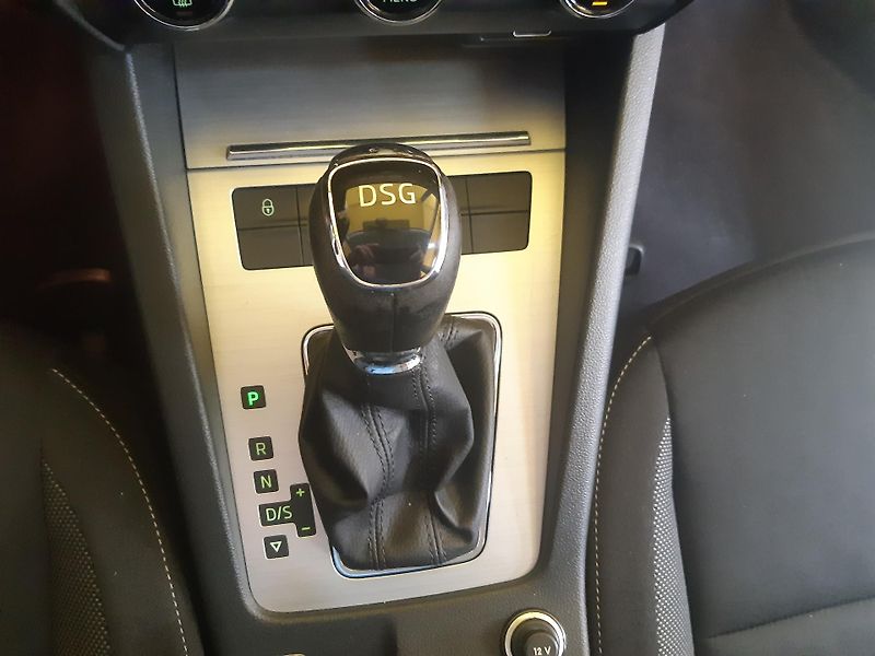 Škoda Octavia 1.6 TDI DSG NAVI APP - fotka 12 z 28