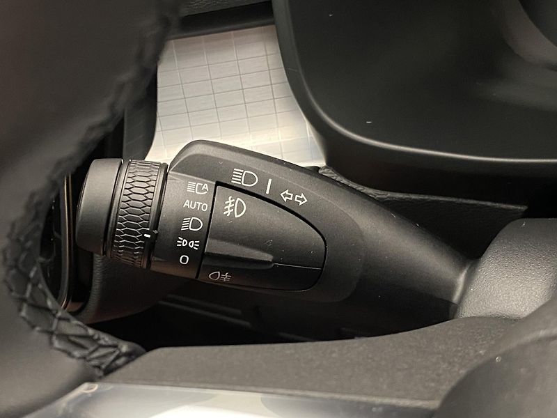 Volvo XC40 (2026) B3 AUT DARK PLUS - fotka 29 z 60