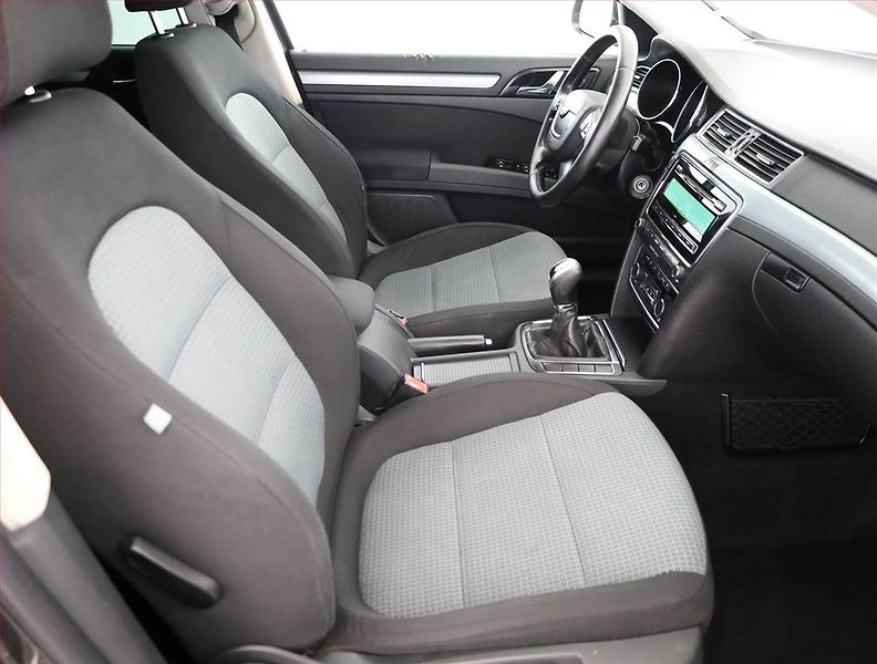 Škoda Superb (2008) 2.0 TDI, po STK - fotka 7 z 16