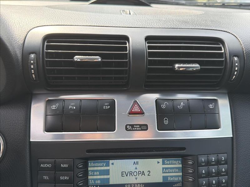 Mercedes-Benz Třídy C 5,5 V8 270 Kw C 55 AMG automat - fotka 21 z 33