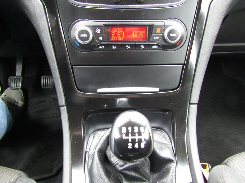Ford Mondeo (2011) 1.6 TDCi 85kW - fotka 36 z 45