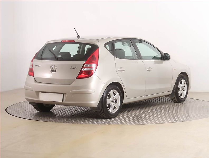Hyundai i30 (2009) 1.4 CVVT - fotka 5 z 16