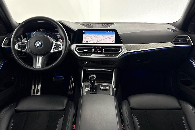 BMW Řada 3 330d xDrive - fotka 15 z 26