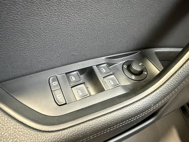 Škoda Superb 2.0 TSI 140kW Style DSG - fotka 11 z 17