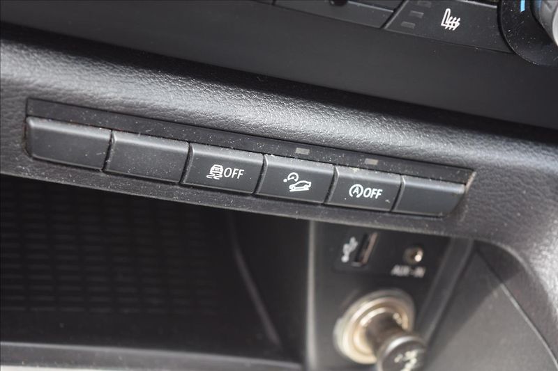 BMW X1 2,0 d 105KW 4X4 TAŽNÉ ALU - fotka 39 z 46
