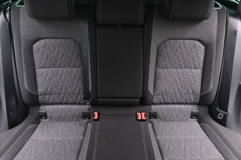 Volkswagen Passat 2,0 TDI 110KW DSG BUSINESS Zár - fotka 29 z 32