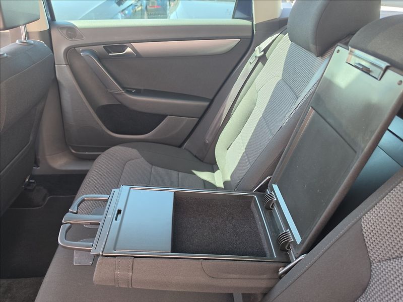 Volkswagen Passat 1,4 TSi 90KW Comfortline NAVI - fotka 26 z 45