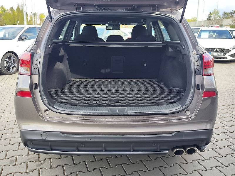Hyundai i30 1.5 T-GDi/117kW N-Line DCT - fotka 9 z 33