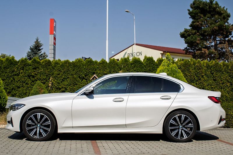 BMW Řada 3 320D XDRIVE - fotka 8 z 21