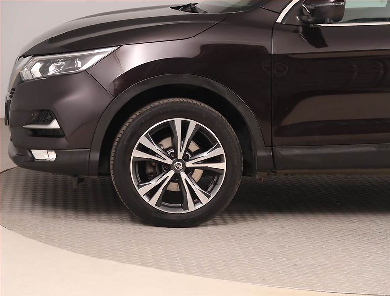Nissan Qashqai (2018) N-Connecta 1.2 DIG-T - fotka 15 z 16