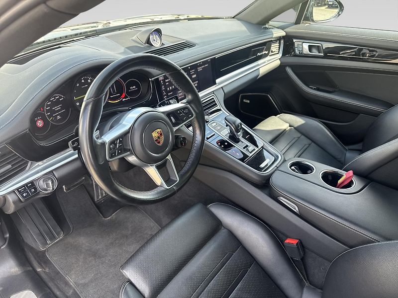Porsche Panamera (2019) 4 E-hybrid - fotka 16 z 23