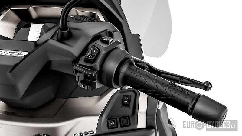 Piaggio MP3 530 Exclusive (2026) E5+ AKCE - fotka 13 z 14