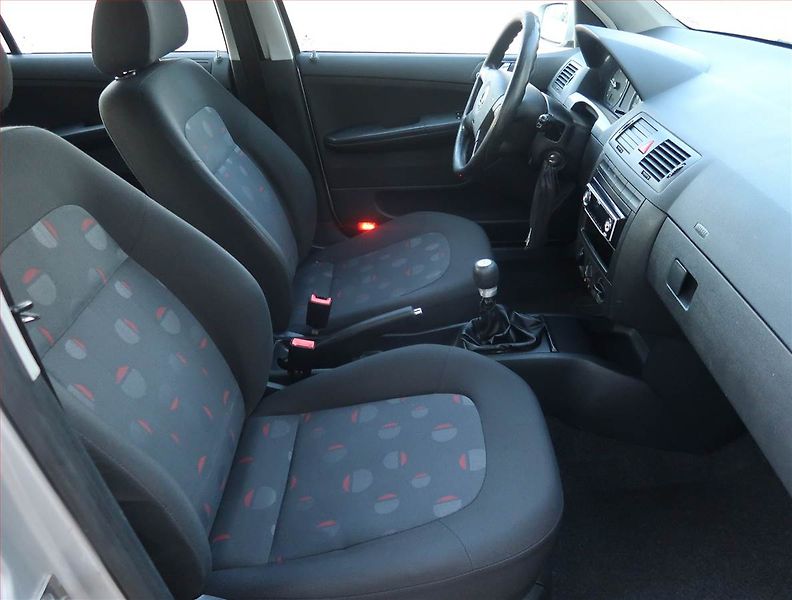 Škoda Fabia (2003) 1.9 TDI, po STK, Tažné, Klima - fotka 9 z 16