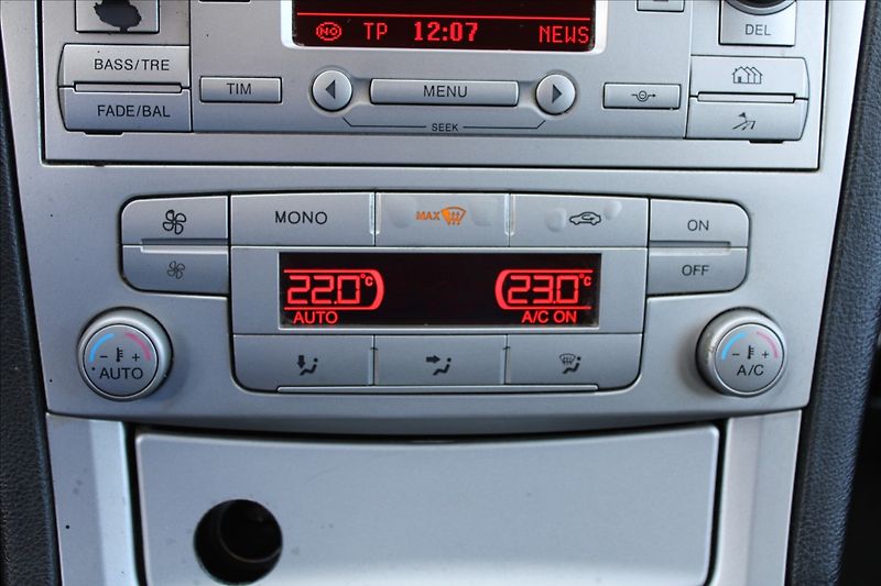 Ford S-MAX 2,0 TDCi  TAŽNÉ - fotka 12 z 23