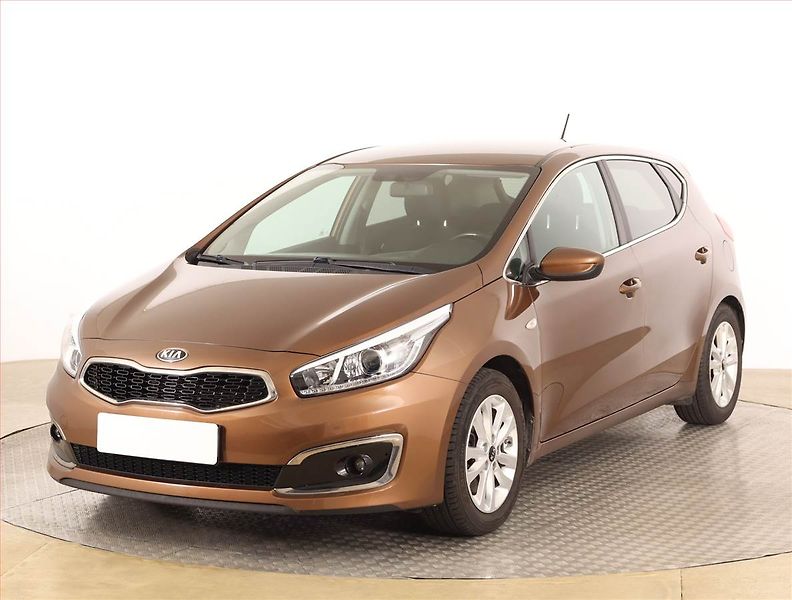 Kia Ceed (2016) 1.4 MPI, Serv.kniha, Tempomat - fotka 2 z 16