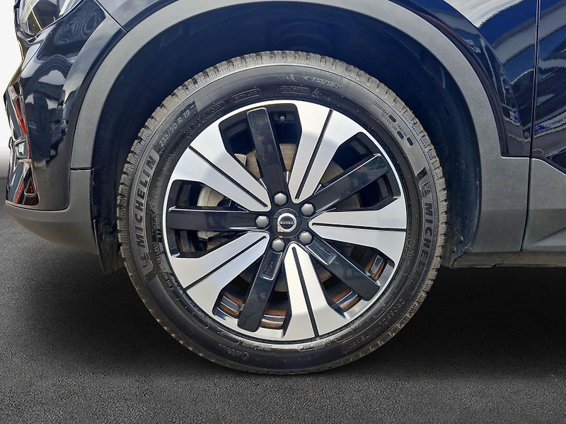 Volvo XC40 Recharge 69 kWh Plus - fotka 7 z 19