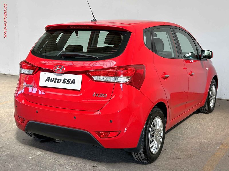 Hyundai ix20 (2019) 1.6 VVTi, Trikolor - fotka 4 z 14