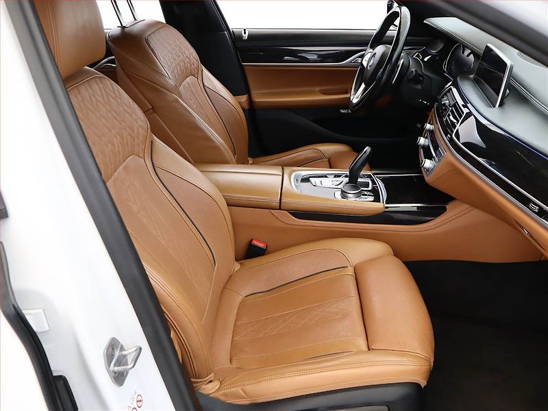 BMW Řada 7 (2019) M Paket 730d - fotka 7 z 22