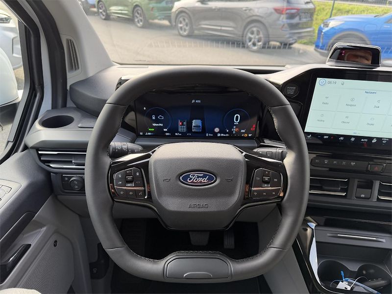 Ford Tourneo Custom (2026) Titanium X L1, Tourneo, 2.5 Du - fotka 18 z 21