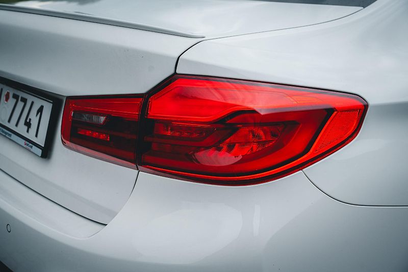 BMW Řada 5 (2017) M550i xDrive ČR  - fotka 12 z 58