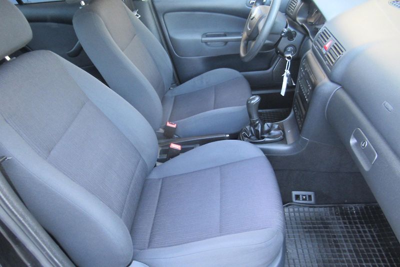 Škoda Octavia Tour 1.9 TDi CLIMATRONIC - fotka 14 z 25