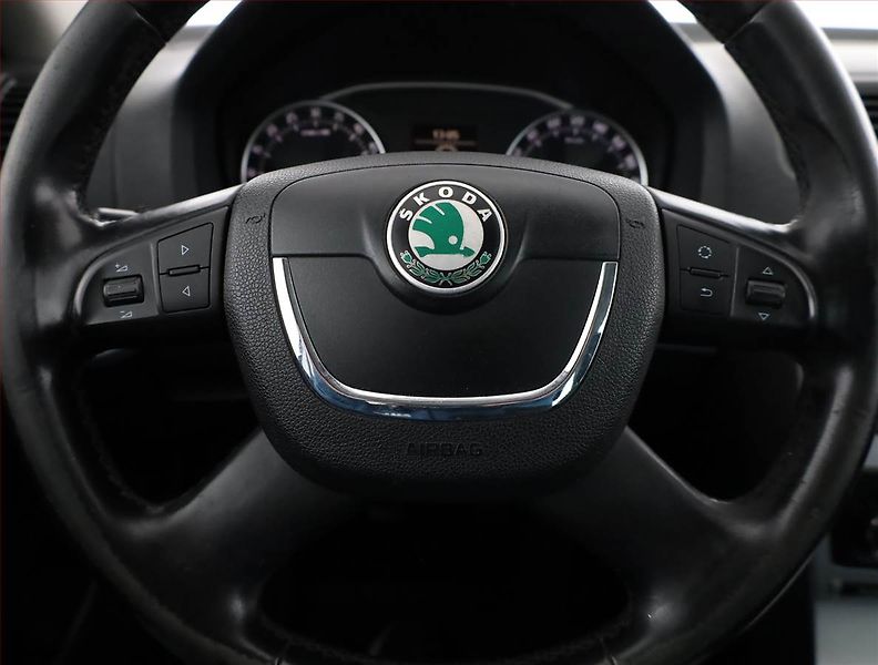 Škoda Octavia (2011) 1.6 TDI, nová STK, jezdí dobře - fotka 8 z 13