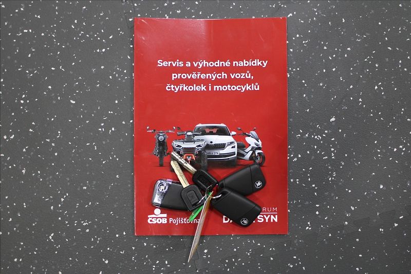 Škoda Superb 2,0 TDI Style REZERVOVÁNO - fotka 39 z 39